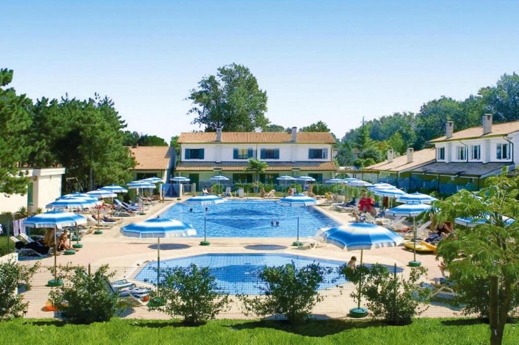 Terraced House In The Ca' Del Pino Holiday Complex With Communal Pool In Bibione Ngoại thất bức ảnh