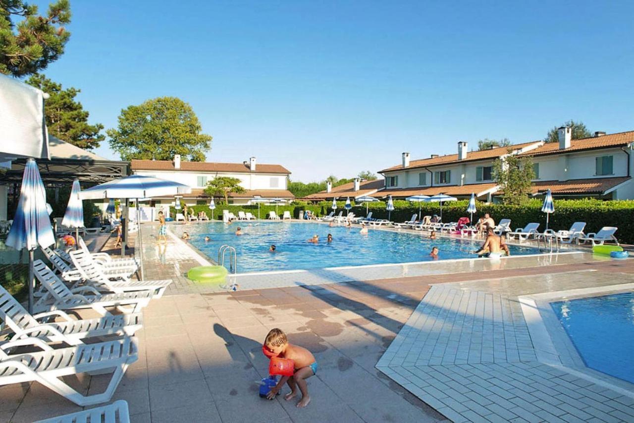 Terraced House In The Ca' Del Pino Holiday Complex With Communal Pool In Bibione Ngoại thất bức ảnh