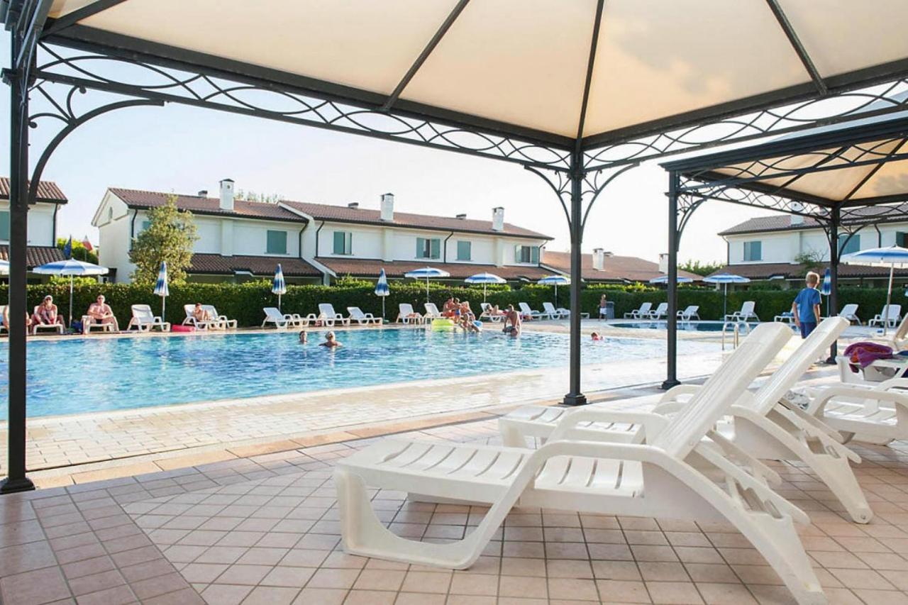 Terraced House In The Ca' Del Pino Holiday Complex With Communal Pool In Bibione Ngoại thất bức ảnh