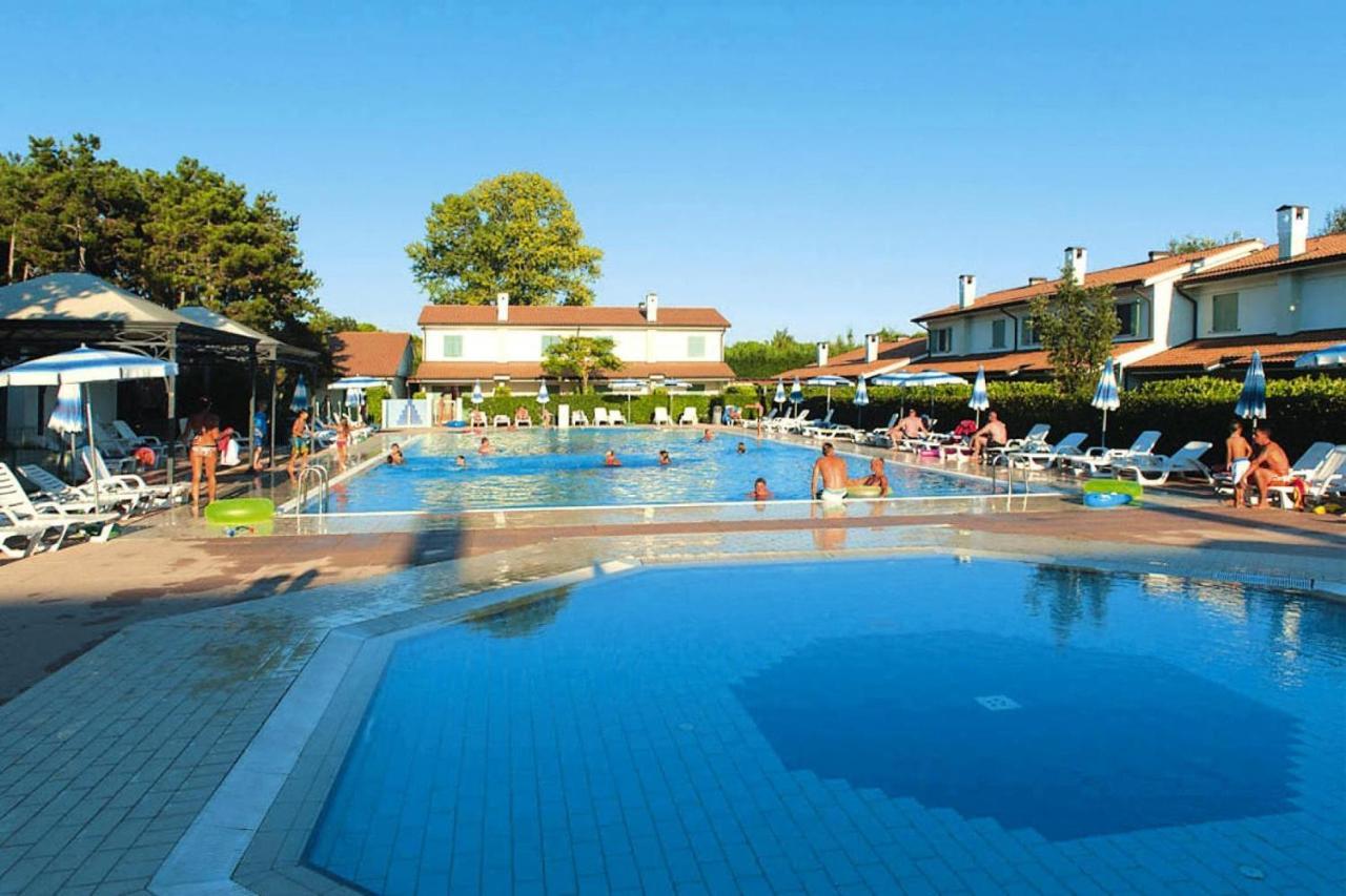 Terraced House In The Ca' Del Pino Holiday Complex With Communal Pool In Bibione Ngoại thất bức ảnh