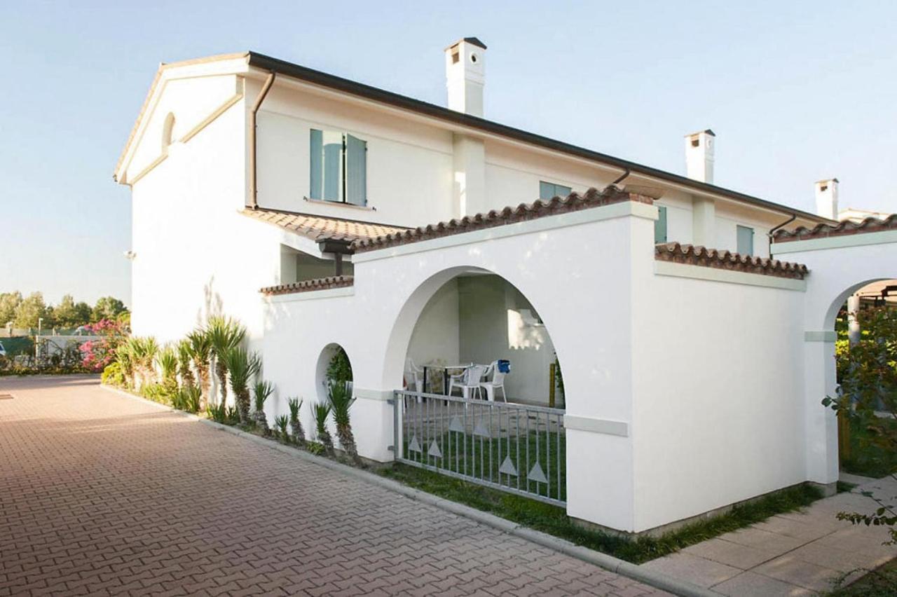 Terraced House In The Ca' Del Pino Holiday Complex With Communal Pool In Bibione Ngoại thất bức ảnh
